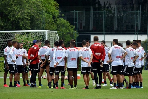 Governo de SP autoriza futebol a retomar treinos em julho
