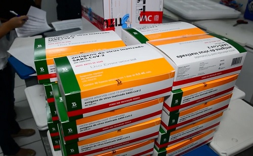 Franca inicia a vacinação de 3,3 mil pessoas contra Covid-19