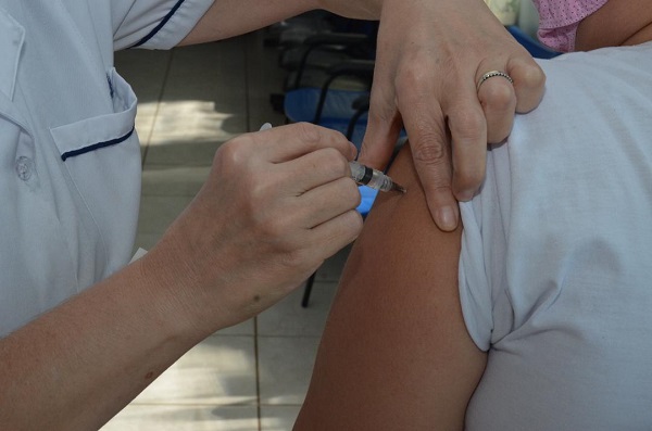 Franca inicia campanha de vacinação contra a gripe nesta segunda-feira