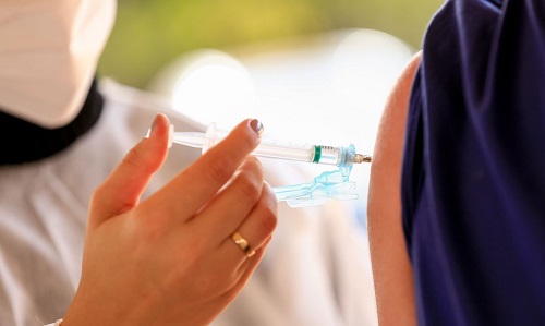 Vacinação continua para jovens de 12 a 17 anos com comorbidades 