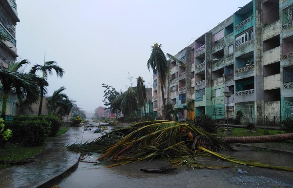 Após deixar Cuba às escuras, furacão Ian provoca estragos na costa oeste da Flórida