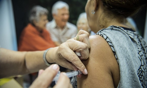 Franca prorroga campanha de vacinação contra a Influenza