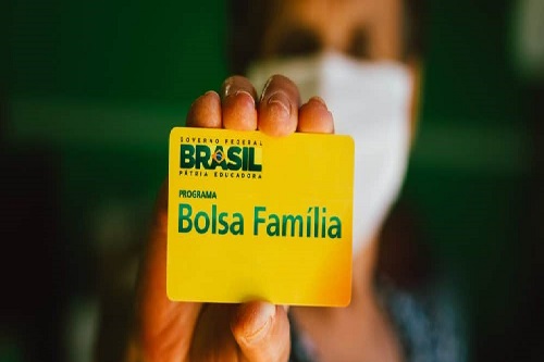 Novo Bolsa Família terá valor médio de “no mínimo R$ 300”, diz Bolsonaro