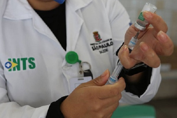Com 7 postos, Franca convoca população para vacinação contra a Covid-19  