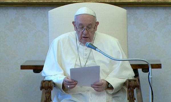 'Ou somos irmãos ou tudo desaba' diz Papa Francisco 