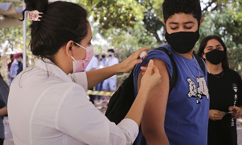 Vacinação contra Covid-19 será retomada na segunda-feira