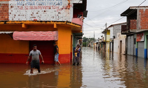 Enchentes matam 24 pessoas e deixam 434 feridos na Bahia