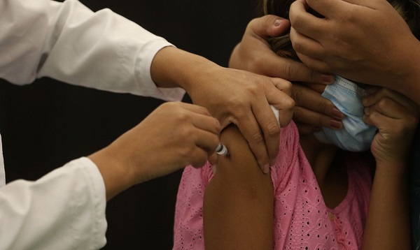 Franca retoma vacinação contra Covid para crianças 