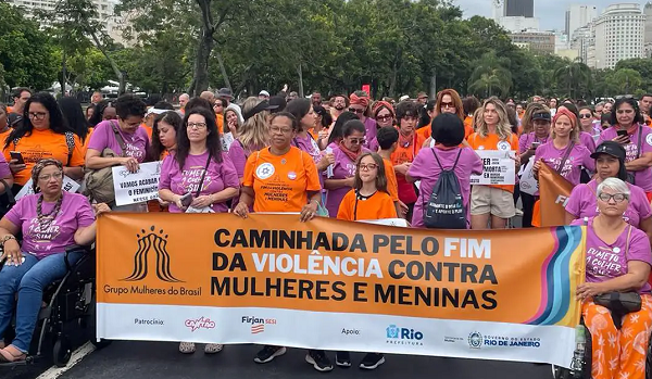 Caminhadas em todo o país pedem o fim da violência contra mulheres