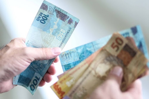 Salário mínimo deveria ser mais de  R$ 5,2 mil, segundo Dieese