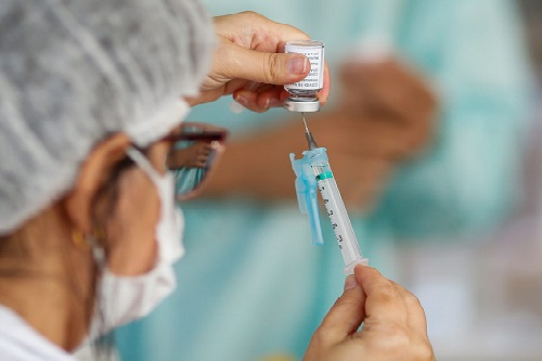 Franca mantém vacinação 2ª dose para idosos acima de 69 anos 