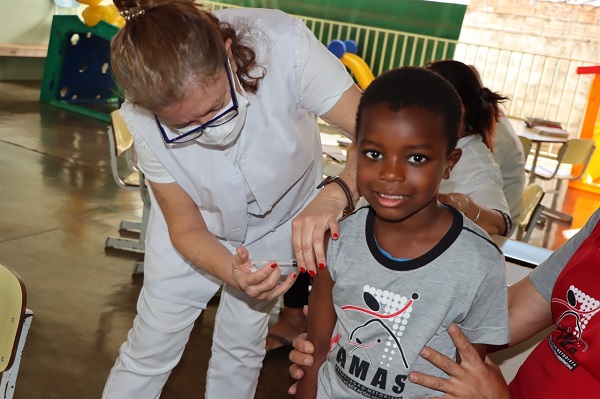 Mais 890 crianças foram vacinadas em creches de Franca 
