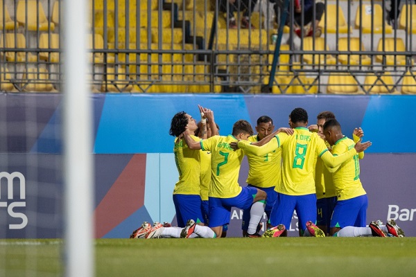 Brasil vence Colômbia por 2 a 0 e se classifica para semifinal do Pan 