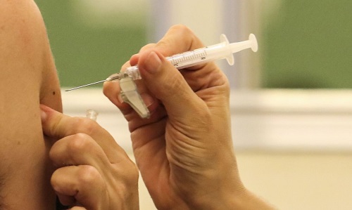 SP: 530 mil profissionais da Educação serão vacinados contra Covid-19