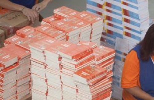 Educação SP distribui mais de 628 mil livros para alunos do EJA