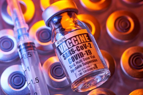 Vacina de Oxford é segura e induz resposta imune contra Covid-19, revela estudo