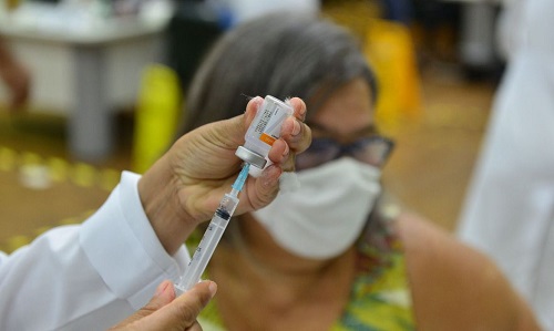 Franca inicia vacinação para idosos com 61 anos ou mais 