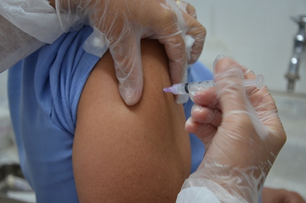 Franca prorroga vacinação contra gripe até dia 28 de junho 