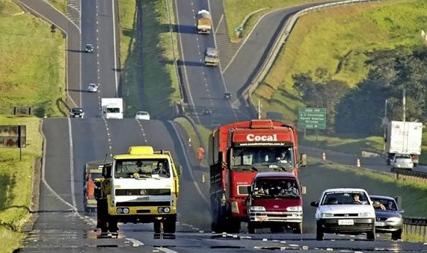 Feriado Tiradentes: Cerca de 931 mil veículos devem circular nas principais rodovias do DER 