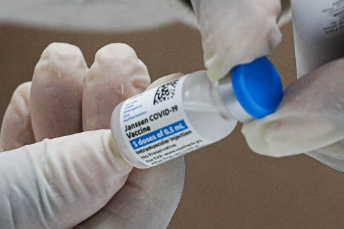 Saúde inicia dose adicional para pessoas imunizadas com a Janssen