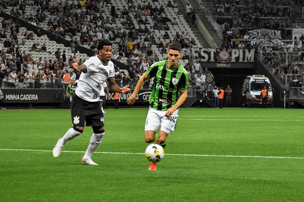 Corinthians empata com o América-MG e é vice-líder do Brasileirão