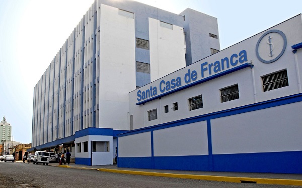 Após corte de verbas, Santa Casa de Franca fecha leitos de UTI Covid