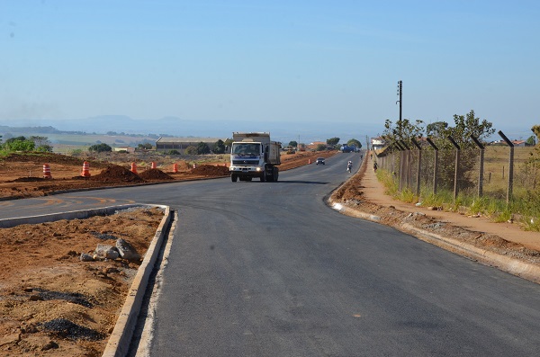 Duplicação da avenida Euclides Vieira Coelho tem pavimentação concluída