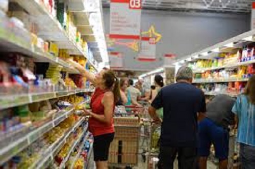 Alimentos e conta de luz mais caros, Brasil tem maior inflação mensal desde 2018