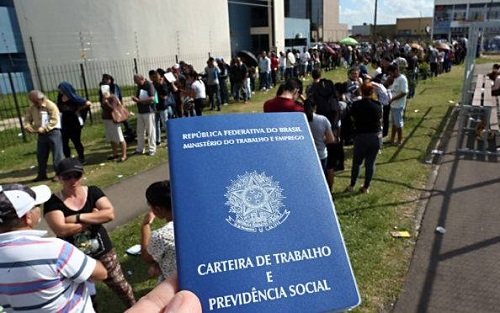 Taxa de desemprego bate recorde com 14,7%, afirma IBGE