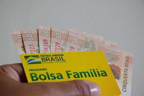 Cristais Paulista convoca 293 beneficiados para atualização do Bolsa Família