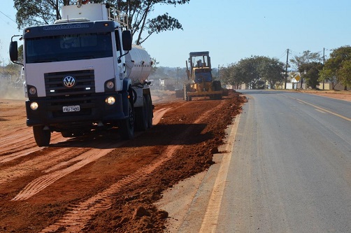 Prefeitura repara acostamentos da rodovia Franca-Ibiraci