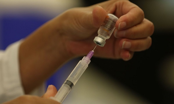 Vacinação contra Covid-19 continua em 12 postos em Franca  