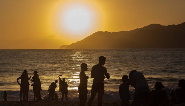 Gastos de turistas no Brasil batem recorde histórico e chegam a R$ 25 bilhões