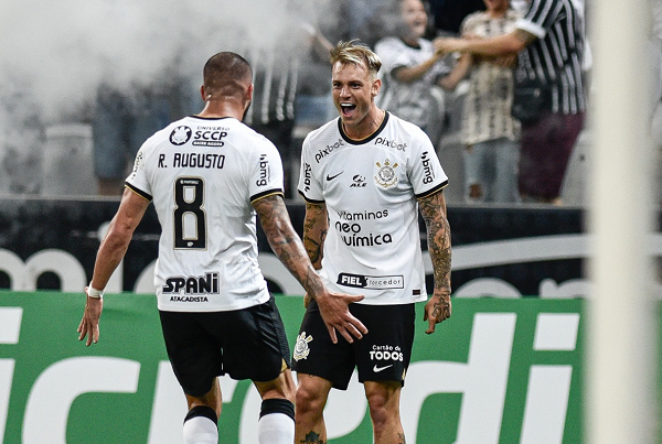 Corinthians vence Botafogo e emplaca terceira vitória seguida