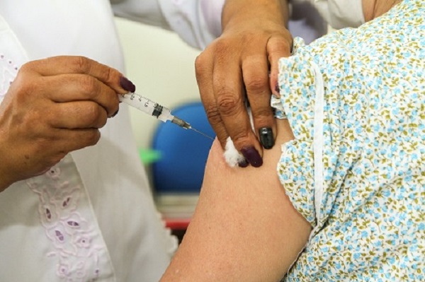 Vacinação contra Covid-19 continua em 9 postos em Franca 