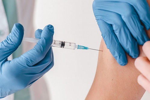 Saúde inicia vacinação para 27 anos ou mais contra a Covid-19