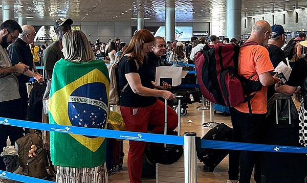 Chega a Brasília primeiro avião trazendo brasileiros de Israel