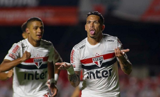 São Paulo vence Flamengo mais uma vez e se garante na semifinal