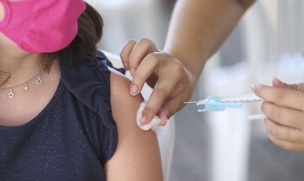Campanha de imunização contra Covid-19 segue com 9 postos disponíveis 