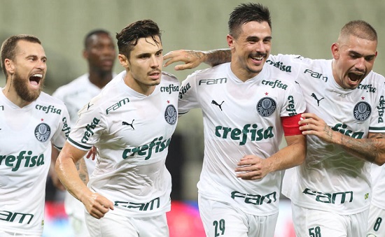Palmeiras supera desfalques e avança à semifinal da Copa do Brasil