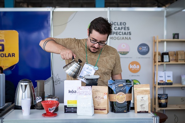 Núcleo de Cafés Especiais, da ACIF, leva degustação a congresso cafeeiro, em Franca