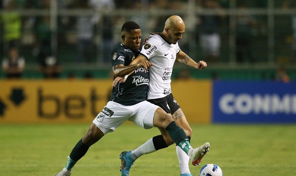 Cássio defende pênalti e Corinthians segura empate com Deportivo Cali