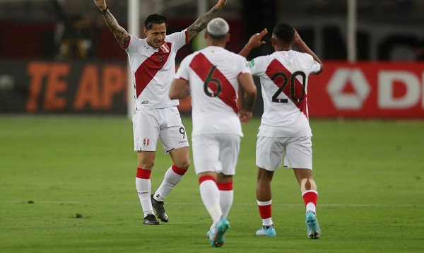 Peru derrota Paraguai e vai à repescagem para a Copa do Mundo
