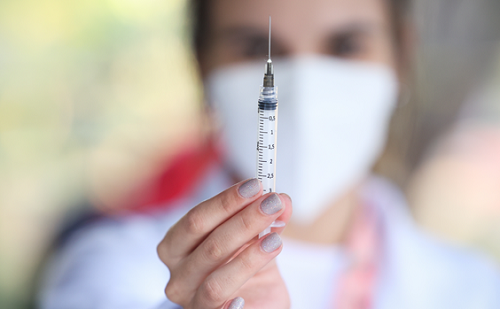 Franca aplicou mais de 437 mil doses contra a Covid-19; Vacinação continua 