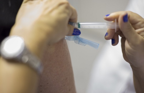 Franca segue o Estado e mantém vacinação para jovens contra a Covid-19 