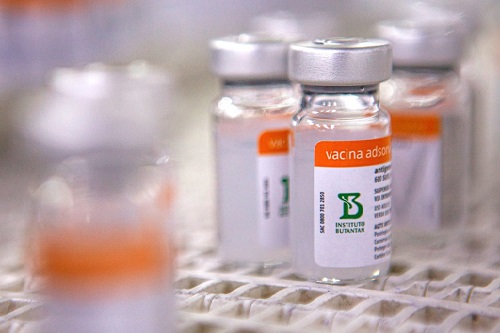 SP antecipa em um mês entrega de doses da vacina do Butantan