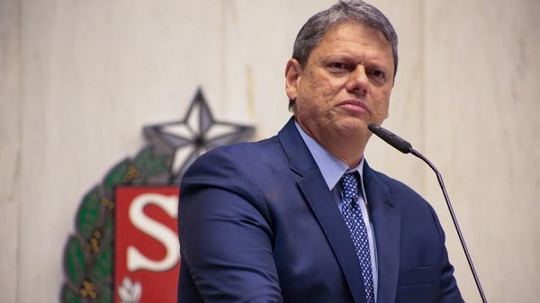 Tarcísio de Freitas sanciona lei para privatização da Sabesp 