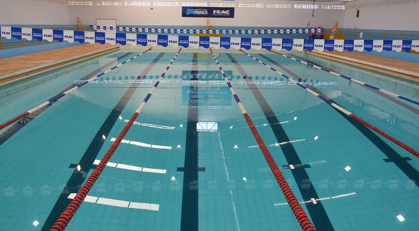 FEAC divulga lista de sorteados para as aulas de natação no Poliesportivo