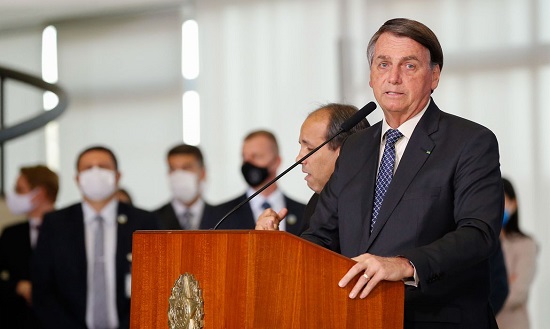 Jair Bolsonaro fala em estender auxílio emergencial até o final do ano