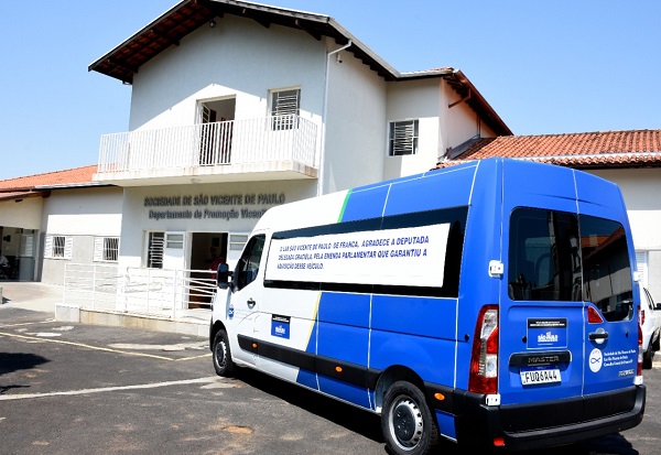 Nova van para transporte é entregue ao Lar São Vicente de Paulo 